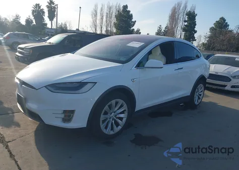 2016 Tesla Model X 75D/P100D/P90D z USA, uszkodzony, nr VIN 5YJXCBE44GF000544